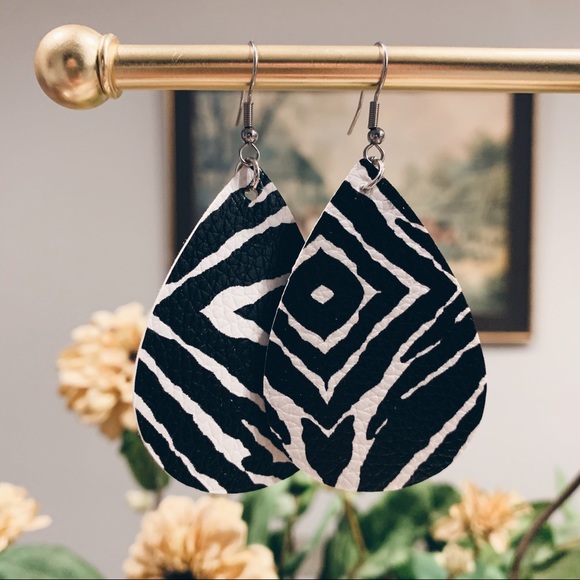 Jewelry - Vegan Leather Leaf Drop Earrings